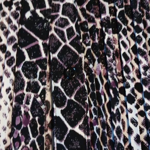 East 5th animal print short sleeve blouse - Picture 2 of 6